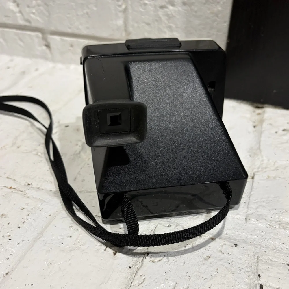 Polaroid OneStep Land Camera in White with Rainbow Stripe - Picture 3 of 3